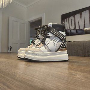 Anthony Wang (AW) Quice-03 White with Silver Sparkle Trim Size US 6